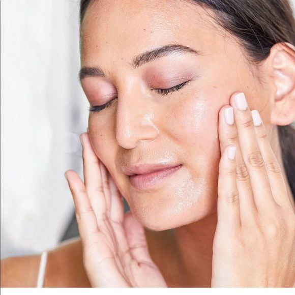 DHC Astaxanthin Collagen All-In-One Gel and Cleansing Oil - Picture 4 of 5